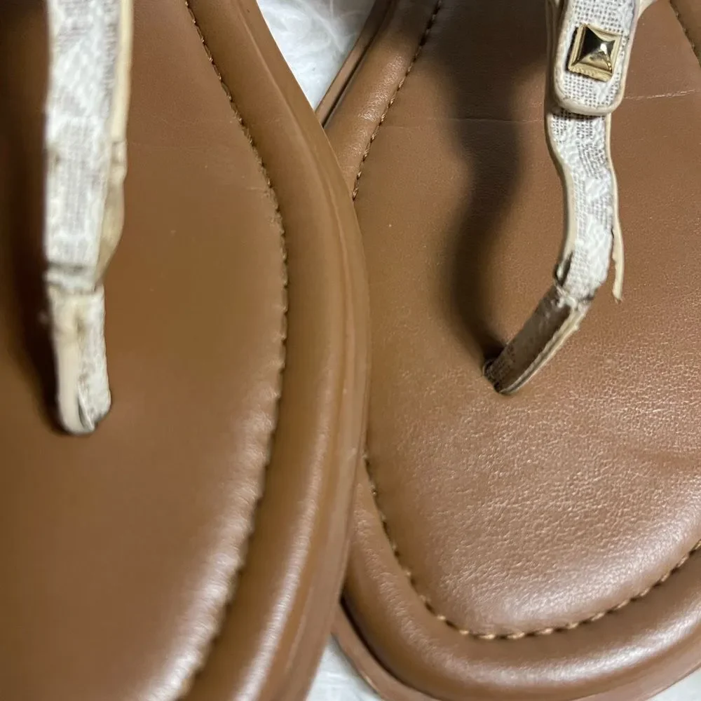 Michael Kors Aubrey Synthetic beige Thong Sandal gold tone logo accent SZ9.5M